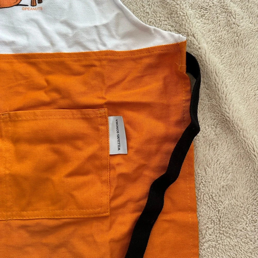 NWT Williams Sonoma Halloween Peanuts Snoopy Children’s Apron